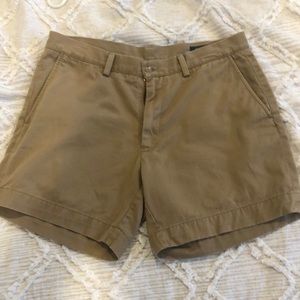Men’s short khaki shorts